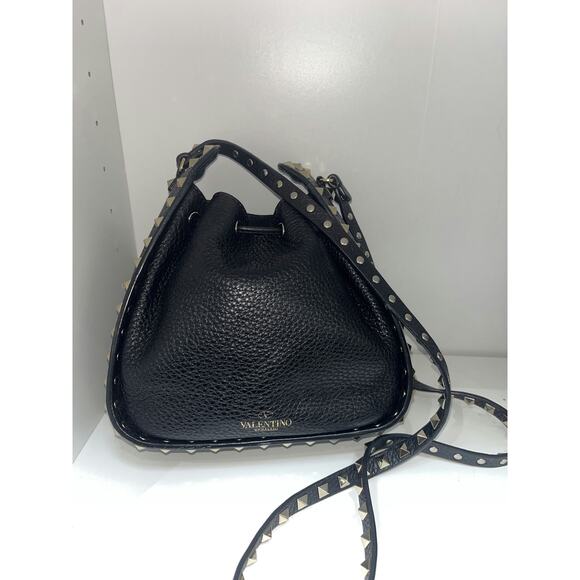 Valentino Garavani Black Rockstud Pebbled Leather Bucket Bag - Good Condition - Picture 2 of 5